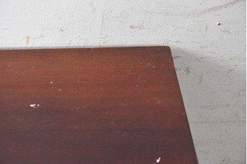 アジアンヴィンテージ　1970年から1980年頃　アンティーク調　深みのある赤褐色が格調高い小ぶりなチェスト　(R-091305)