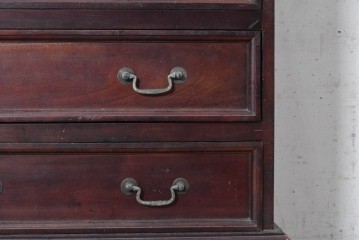 アジアンヴィンテージ　1970年から1980年頃　アンティーク調　深みのある赤褐色が格調高い小ぶりなチェスト　(R-091305)