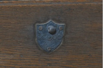 和製アンティーク　昭和初期　金具の意匠が趣深い両開き扉の本箱　(R-091306)