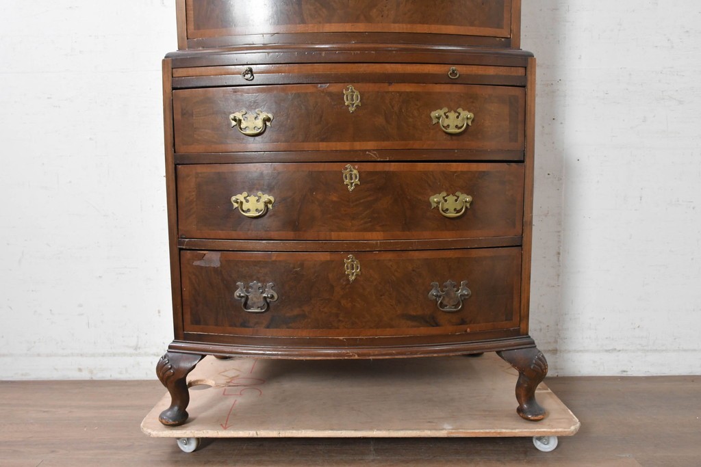 イギリスアンティーク　1930年頃　マホガニー材　ブラッシングスライド付き　ゆるやかに弧を描く前面がクラシカルなチェストオンチェスト　(R-091307)