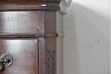 イギリスアンティーク　1900年頃　マホガニー材　ブラッシングスライド付き　波打つような前面がお洒落なチェストオンチェスト　(R-091308)