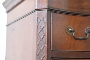 イギリスアンティーク　1900年頃　マホガニー材　ブラッシングスライド付き　波打つような前面がお洒落なチェストオンチェスト　(R-091308)
