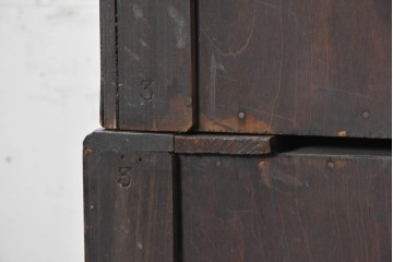 イギリスアンティーク　1900年頃　マホガニー材　ブラッシングスライド付き　波打つような前面がお洒落なチェストオンチェスト　(R-091308)