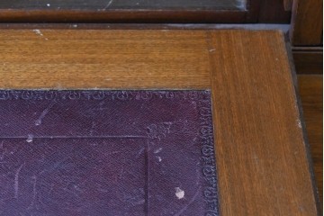 イギリスアンティーク　1910年頃　T.B. & W. COCKAYNE　マホガニー材　花の彫刻と豊富な収納を備えたビューロー付きキャビネット　(R-091309)