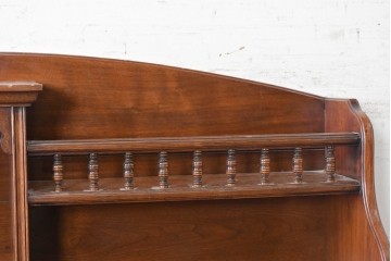 イギリスアンティーク　1910年頃　T.B. & W. COCKAYNE　マホガニー材　花の彫刻と豊富な収納を備えたビューロー付きキャビネット　(R-091309)