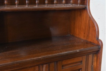 イギリスアンティーク　1910年頃　T.B. & W. COCKAYNE　マホガニー材　花の彫刻と豊富な収納を備えたビューロー付きキャビネット　(R-091309)