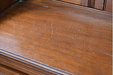 イギリスアンティーク　1910年頃　T.B. & W. COCKAYNE　マホガニー材　花の彫刻と豊富な収納を備えたビューロー付きキャビネット　(R-091309)