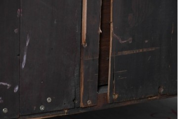 イギリスアンティーク　1910年頃　T.B. & W. COCKAYNE　マホガニー材　花の彫刻と豊富な収納を備えたビューロー付きキャビネット　(R-091309)