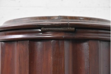 イギリスアンティーク　1860年から1880年頃　マホガニー材　大理石　ヴィクトリアン様式　円筒形サイドキャビネット　(R-091310