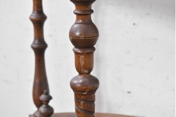 イギリスアンティーク　1920年頃　象嵌と挽物支柱が美しいコーナーシェルフ　(R-091312)