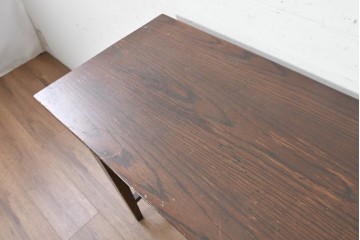 イギリスヴィンテージ　1950年頃　アンティーク調　オーク材　装飾金具を添えるクラシカルなコンソールテーブル　(R-091313)