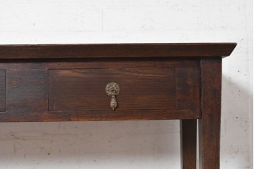 イギリスヴィンテージ　1950年頃　アンティーク調　オーク材　装飾金具を添えるクラシカルなコンソールテーブル　(R-091313)