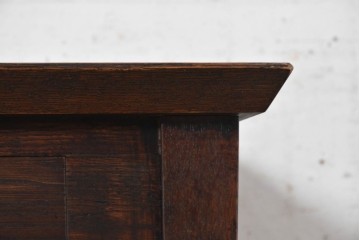 イギリスヴィンテージ　1950年頃　アンティーク調　オーク材　装飾金具を添えるクラシカルなコンソールテーブル　(R-091313)