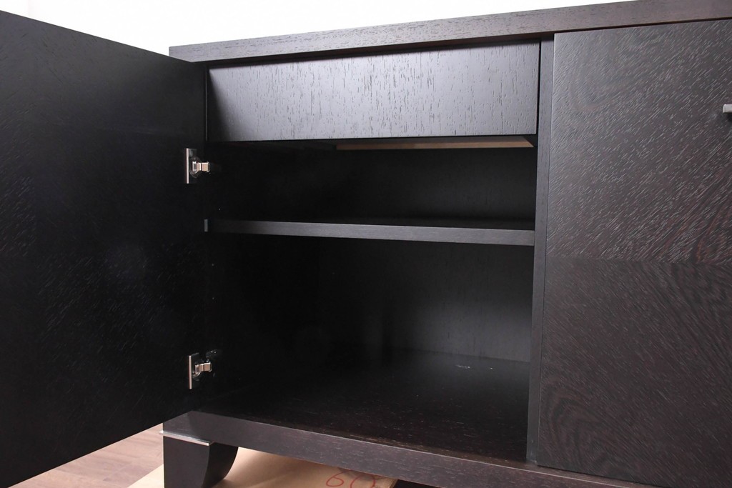 中古　イタリア製　超美品　SMANIA(ズマーニア)　4枚扉のサイドボード　定価約220万円　(R-091315)