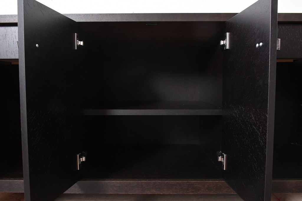 中古　イタリア製　超美品　SMANIA(ズマーニア)　4枚扉のサイドボード　定価約220万円　(R-091315)