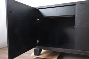中古　イタリア製　超美品　SMANIA(ズマーニア)　4枚扉のサイドボード　定価約220万円　(R-091315)