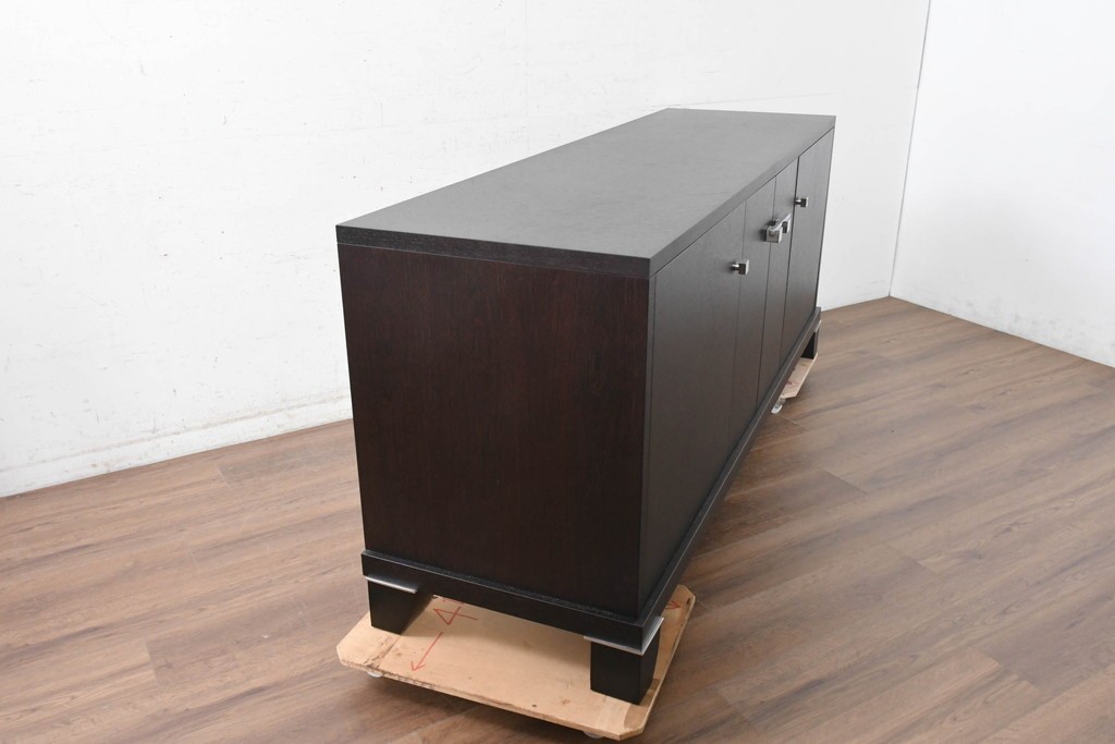 中古　イタリア製　超美品　SMANIA(ズマーニア)　4枚扉のサイドボード　定価約220万円　(R-091315)