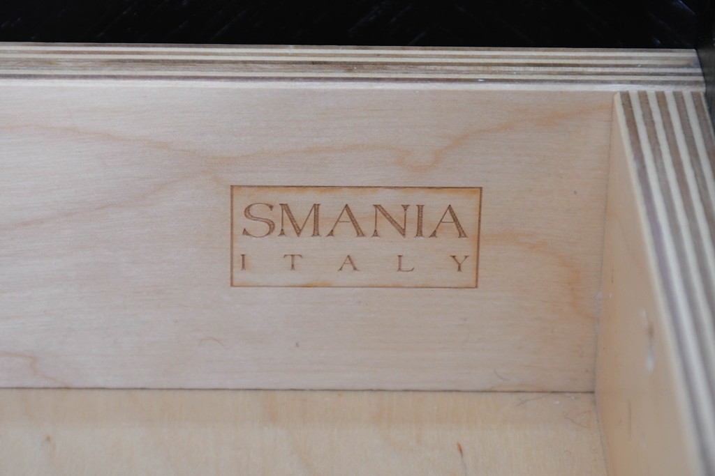 中古　イタリア製　超美品　SMANIA(ズマーニア)　4枚扉のサイドボード　定価約220万円　(R-091315)