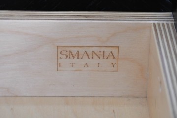 中古　イタリア製　超美品　SMANIA(ズマーニア)　4枚扉のサイドボード　定価約220万円　(R-091315)