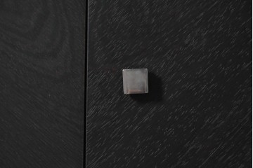 中古　イタリア製　超美品　SMANIA(ズマーニア)　4枚扉のサイドボード　定価約220万円　(R-091315)