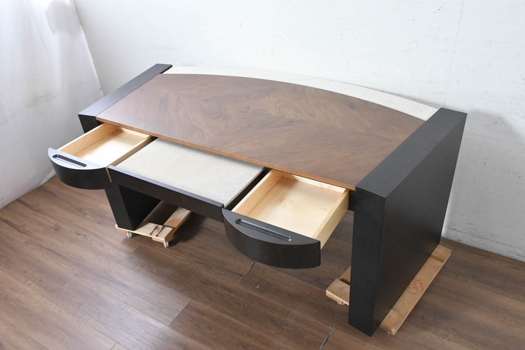 中古　イタリア製　超美品　SMANIA(ズマーニア)　CHIC(シック)　スライド式レザー天板付きデスク　定価約270万円　(R-091316)