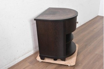 中古　超美品　イタリア製　SMANIA(ズマーニア)　ORAZIO(オラツィオ)　型押しレザーと半円状のフォルムが印象的なサイドテーブル　定価約56万円　(R-091317)