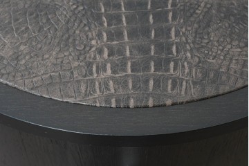中古　超美品　イタリア製　SMANIA(ズマーニア)　ORAZIO(オラツィオ)　型押しレザーと半円状のフォルムが印象的なサイドテーブル　定価約56万円　(R-091317)