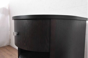 中古　超美品　イタリア製　SMANIA(ズマーニア)　ORAZIO(オラツィオ)　型押しレザーと半円状のフォルムが印象的なサイドテーブル　定価約56万円　(R-091317)