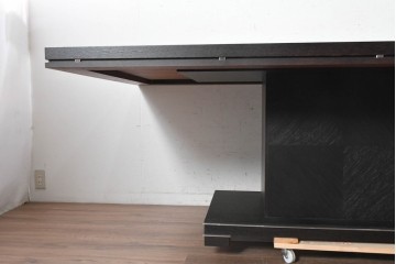 中古　イタリア製　美品　SMANIA(ズマーニア)　中央支柱型のダイニングテーブル　定価約180万円　(R-091318)