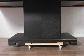 中古　イタリア製　美品　SMANIA(ズマーニア)　中央支柱型のダイニングテーブル　定価約180万円　(R-091318)