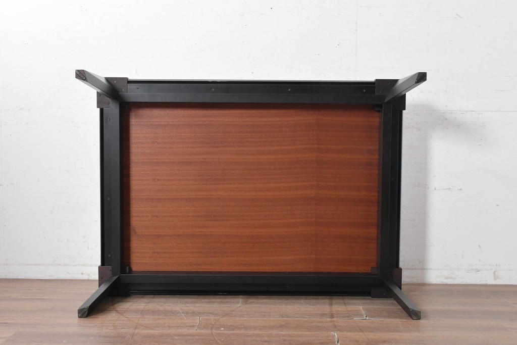 中古　超美品　イタリア高級家具　SMANIA(ズマーニア)　SHARP(シャープ)　シックな色合いとモダンなデザインが魅力のローテーブル　定価約110万円　(R-091321)