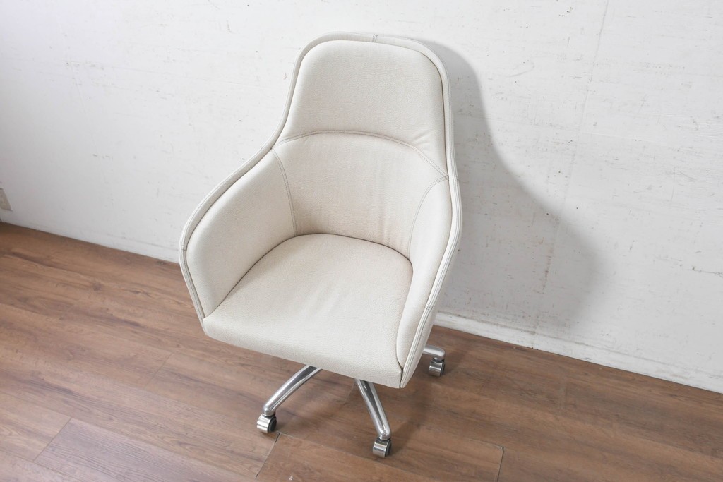 中古　美品　SMANIA(ズマーニア)　Gramercy Low(グラマシー・ロー)　ゆったりとした上品な佇まいが魅力のオフィスチェア　定価約90万円　(R-091322)
