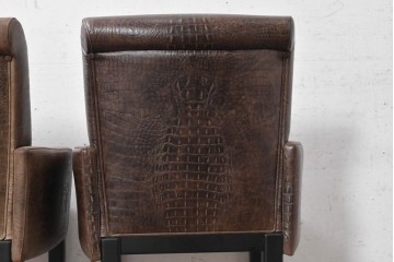 中古　SMANIA(ズマーニア)　クロコダイル調のブラウンカラーの張地が印象的なアームチェア2脚セット　定価(2脚合計)約88万円　(R-091324)