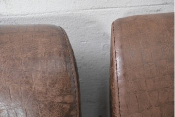 中古　SMANA(ズマーニア)　ブラウンのクロコダイル調張地がお洒落なダイニングチェア4脚セット　定価(4脚合計)約136万円　(R-091325)