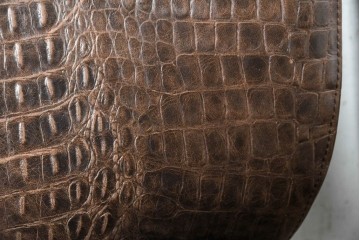 中古　SMANA(ズマーニア)　ブラウンのクロコダイル調張地がお洒落なダイニングチェア4脚セット　定価(4脚合計)約136万円　(R-091325)