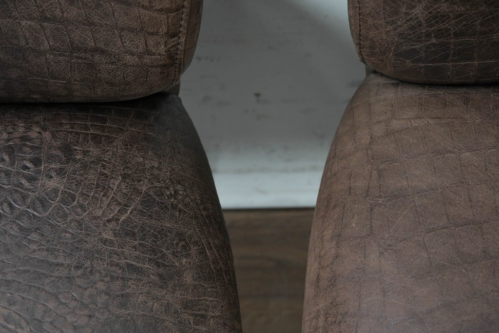 中古　SMANA(ズマーニア)　ブラウンのクロコダイル調張地がお洒落なダイニングチェア4脚セット　定価(4脚合計)約136万円　(R-091325)