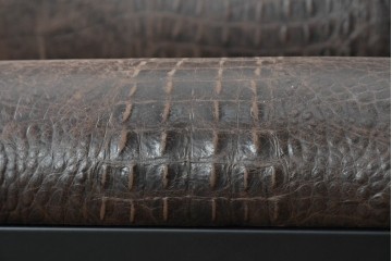 中古　SMANA(ズマーニア)　ブラウンのクロコダイル調張地がお洒落なダイニングチェア4脚セット　定価(4脚合計)約136万円　(R-091325)