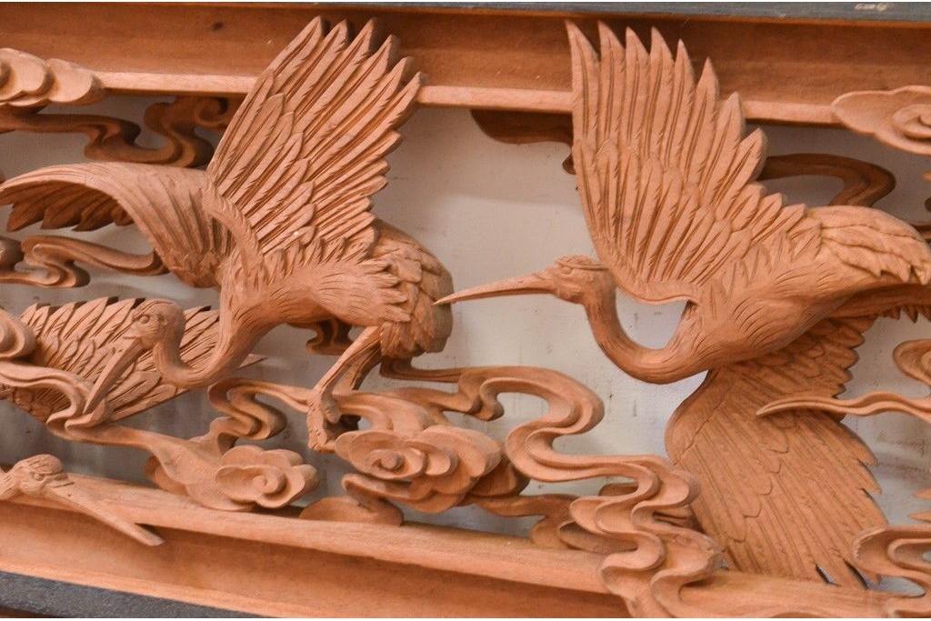 ヴィンテージ建具　昭和中期　井波彫刻　慶一作　千羽鶴の意匠が目を惹く両面彫刻欄間1枚　(R-091327)