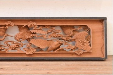 ヴィンテージ建具　昭和中期　井波彫刻　慶一作　千羽鶴の意匠が目を惹く両面彫刻欄間1枚　(R-091327)