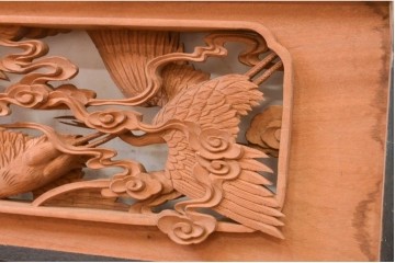 ヴィンテージ建具　昭和中期　井波彫刻　慶一作　千羽鶴の意匠が目を惹く両面彫刻欄間1枚　(R-091327)