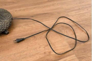 中古　ティファニースタイル　ステンドグラス　2灯　花模様のステンドグラスシェードが美しいテーブルライト　(R-091330)