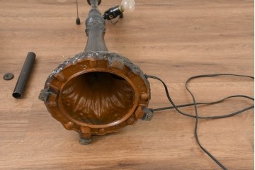 中古　ティファニースタイル　ステンドグラス　2灯　花模様のステンドグラスシェードが美しいテーブルライト　(R-091330)