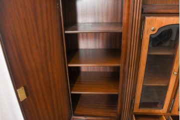 中古　美品　イタリア製　象嵌入り　装飾性豊かでエレガントな大型キャビネット　(R-091334)