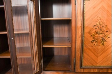 中古　美品　イタリア製　象嵌入り　装飾性豊かでエレガントな大型キャビネット　(R-091334)