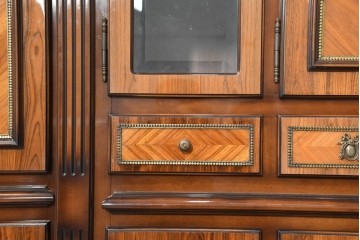 中古　美品　イタリア製　象嵌入り　装飾性豊かでエレガントな大型キャビネット　(R-091334)