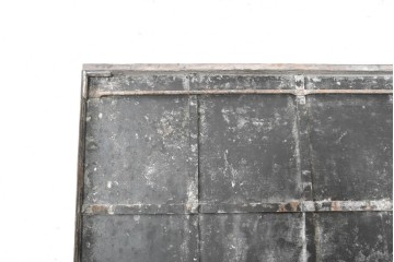 ヴィンテージ建具　昭和中期　無骨な風合いを楽しむ鉄製蔵戸1枚　(R-091335)