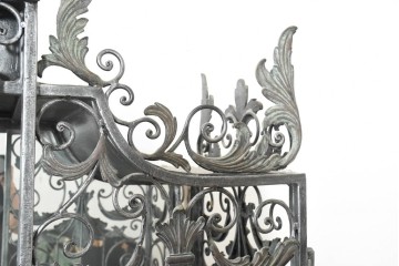 中古　イギリス　希少モデル　最高級!!　大迫力!!　もはや芸術品!!　MAITLAND SMITH(メートランドスミス)　植物文様の透かし装飾が圧巻のロートアイアンキャビネット　定価約220万円　(R-091336)