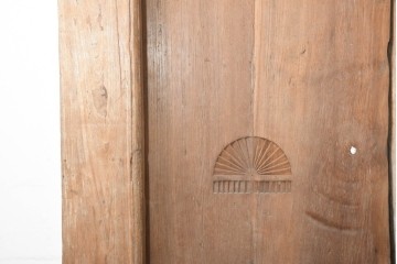アジアンアンティーク建具　1900年頃　インド　チーク材　サンバースト文様を随所に配した重厚な枠付き両開き門扉2枚(1対)セット　(R-091337)