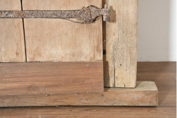 アジアンアンティーク建具　1900年頃　インド　チーク材　サンバースト文様を随所に配した重厚な枠付き両開き門扉2枚(1対)セット　(R-091337)