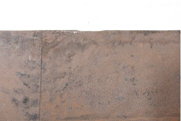 アンティーク建具　明治から大正期　無骨で重厚な佇まいの鉄板張り蔵戸1枚　(R-091338)